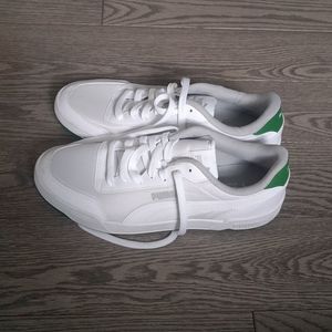 Brand new white sneakers by Puma 🌸🍀